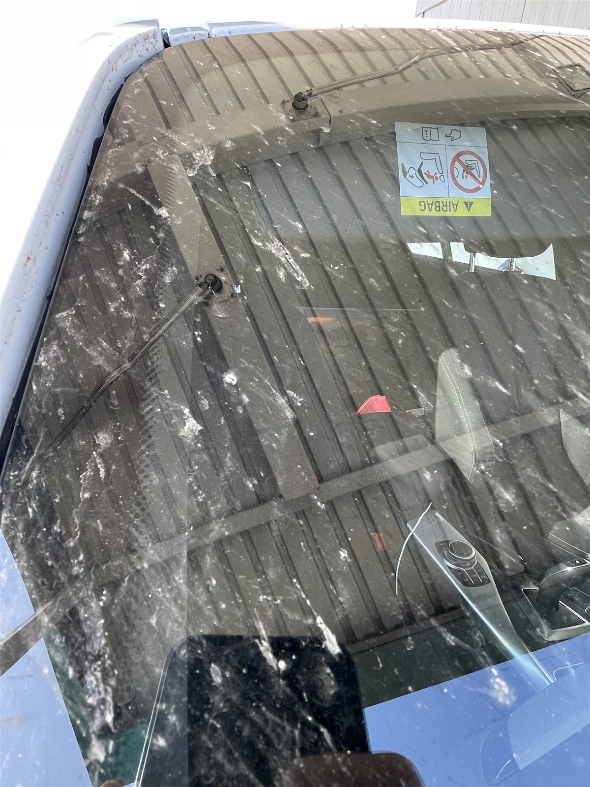 Windschutzscheibe vor der Reinigung durch Flixwash